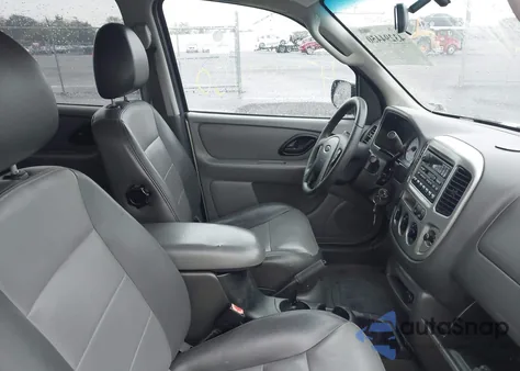 2003 Ford Escape Xlt from USA, damaged, VIN 1FMYU93113KD47809